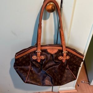 Authentic Louis Vuitton tivoli gm. Well worn see pictures. Offers welcome